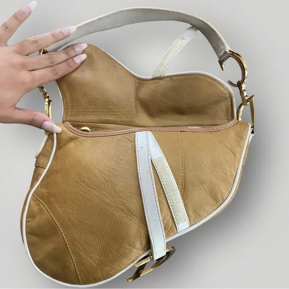 SOLD 📣 Vintage Christian Dior Tan Leather Saddle Bag - Picture 8 of 17